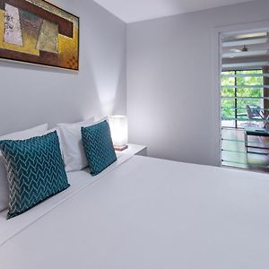 One-Bedroom Apartment Queen